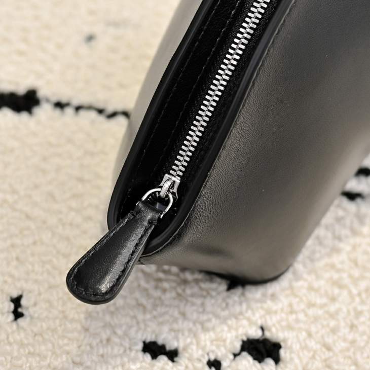 Picture of Loro Piana Handbags _SKUfw178850706fw